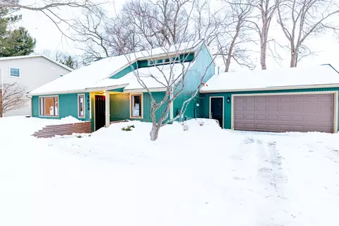 2028 Castle Ct, Norton Shores, MI 49441
