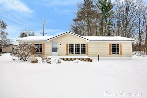 17048 Bond St, Nunica, MI 49448