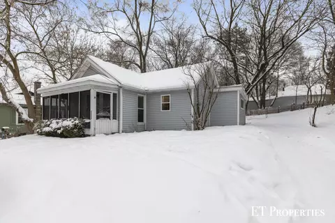 3018 Effie Pl NE, Grand Rapids, MI 49505