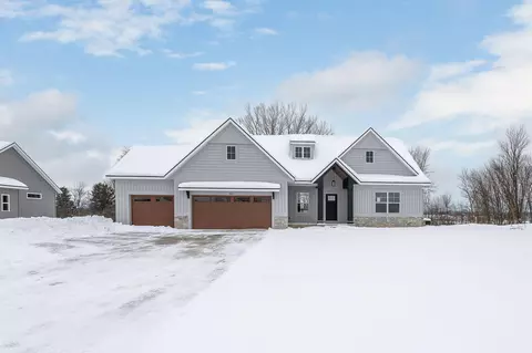 9447 Bluff Ridge Dr, Zeeland, MI 49464