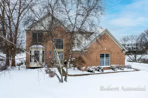 153 Fox Point Ct, Ada, MI 49301 photo 2
