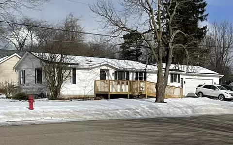 405 Elm St, Fremont, MI 49412