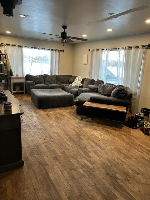 165 Wells St, Constantine, MI 49042 photo 3