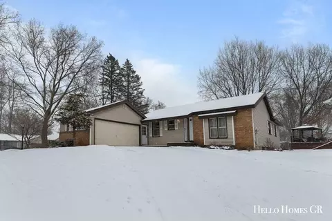 2555 Longmeadow St NW, Grand Rapids, MI 49504
