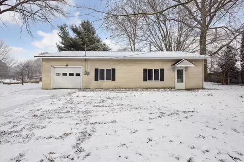 1531 10 Mile Rd NE, Comstock Park, MI 49321
