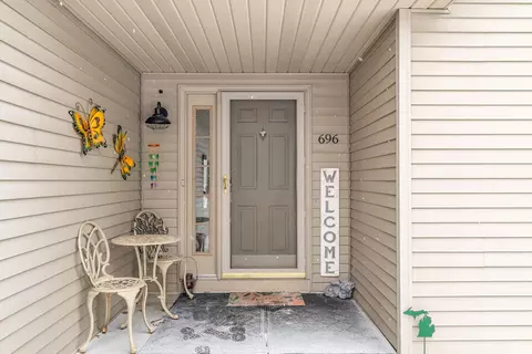 696 Cobblestone Trl, Howell, MI 48843 photo 9