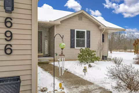 696 Cobblestone Trl, Howell, MI 48843 photo 8
