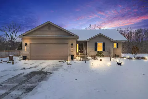 696 Cobblestone Trl, Howell, MI 48843