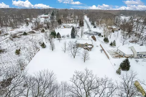 696 Cobblestone Trl, Howell, MI 48843 photo 49