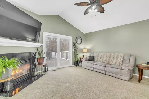 696 Cobblestone Trl, Howell, MI 48843 photo 13