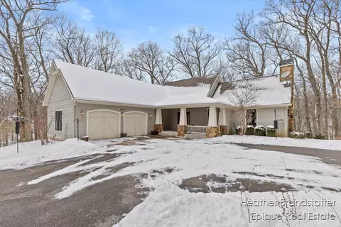 8548 Vergennes St SE, Ada, MI 49301