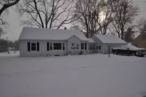 2801 Grace Rd, Kalamazoo, MI 49006