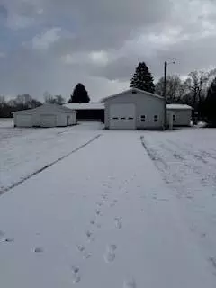 10658 Pine St, Sumner, MI 48889