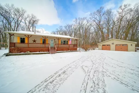 10414 Dennings Rd, Jonesville, MI 49250
