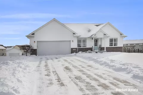 2120 Crystalstone Ct SE, Caledonia, MI 49316