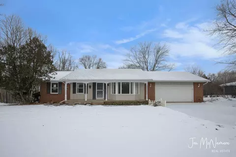 7721 10 Mile Rd NE, Rockford, MI 49341