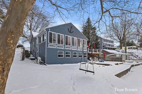 11416 Handy Ln, Plainwell, MI 49080