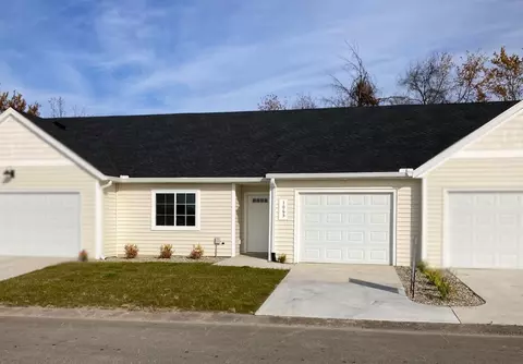 1065 Sunnyside Dr, Wayland, MI 49348