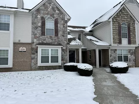 228 Brookwood Dr #8, South Lyon, MI 48178