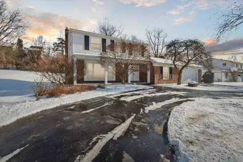 6403 Pinecroft Dr, West Bloomfield, MI 48322