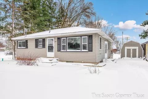 416 Grandview Ave, Spring Lake, MI 49456