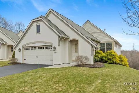 604 Enclave Ct SE, Grand Rapids, MI 49546