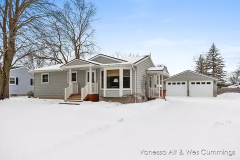 1324 Laurie Gail Dr, Lowell, MI 49331