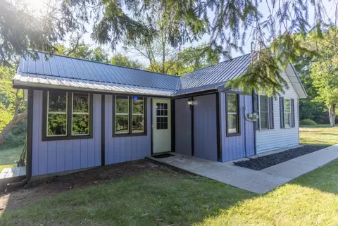 5987 Henry St, Norton Shores, MI 49441