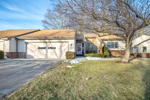 2904 S Wood Dale Dr, Jackson, MI 49203