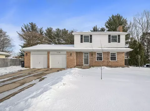 7150 Heatherwood Dr, Jenison, MI 49428