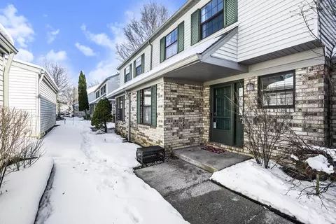 3859 Greenleaf Cir, Kalamazoo, MI 49008