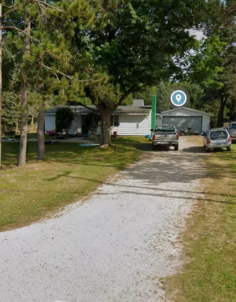 5548 W Hazelwood Dr, Ludington, MI 49431