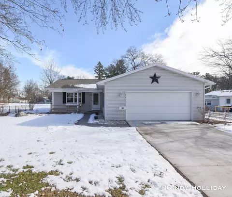 924 S Lake St, Greenville, MI 48838