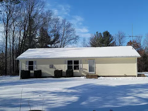 951 18 Mile Rd, Kent City, MI 49330