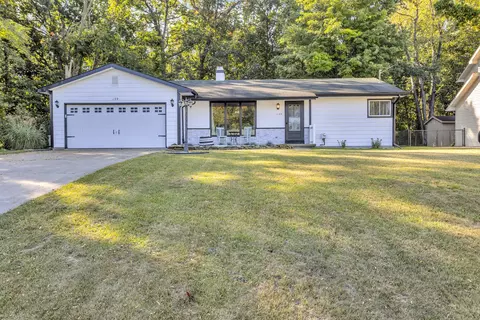 139 Ferris Dr, Brooklyn, MI 49230