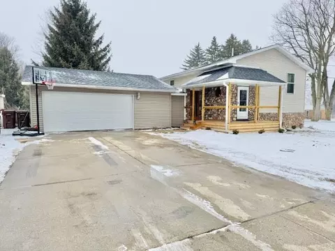 135 Amasa St, Woodland, MI 48897