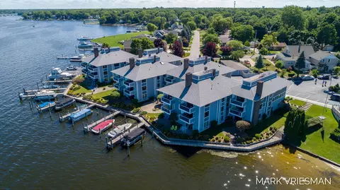 400 Lakeview Ct #15-C, Spring Lake, MI 49456