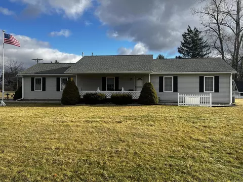 1660 Bates Dr, Hillsdale, MI 49242