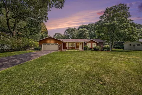 13376 Lakeshore Ave, Grand Haven, MI 49417
