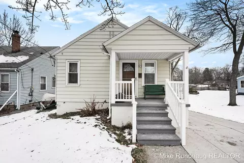 1452 Houseman Ave NE, Grand Rapids, MI 49505