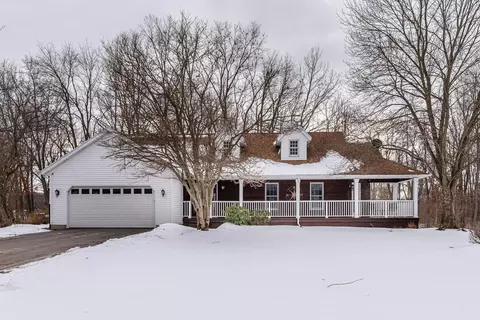 9101 Walnut Grove Dr NE, Rockford, MI 49341