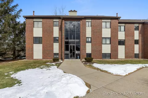 3372 Devonwood Hls NE, Grand Rapids, MI 49525