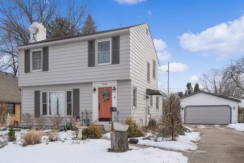 1736 Cambridge Dr SE, Grand Rapids, MI 49506