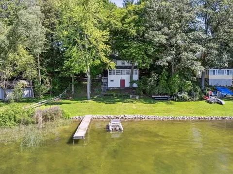 4142 Beach Dr, Reading, MI 49274