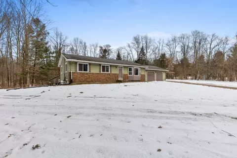 7031 Becker St, Cedar Springs, MI 49319