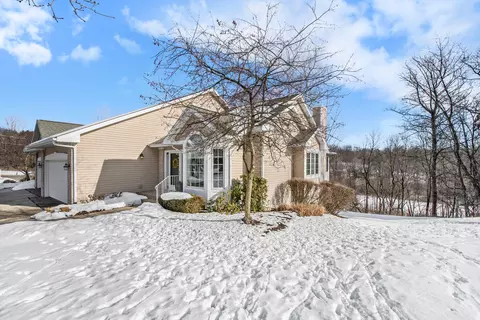 1984 Dunlin Ct NE, Grand Rapids, MI 49505