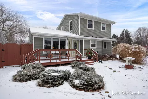 6040 Lincoln Lake Rd NE, Belding, MI 48809