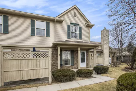143 Commons Cir, Saline, MI 48176