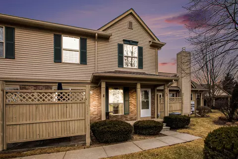 143 Commons Cir, Saline, MI 48176 photo 3