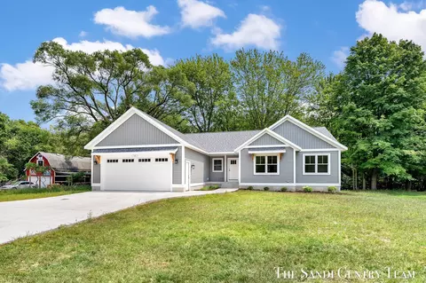 5128 Henry St, Norton Shores, MI 49441